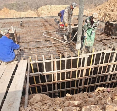 亭口鎮(zhèn)對(duì)農(nóng)廁化糞池建設(shè)施工現(xiàn)場開展安全檢查